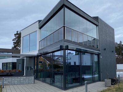 Innglasset balkong på enebolig