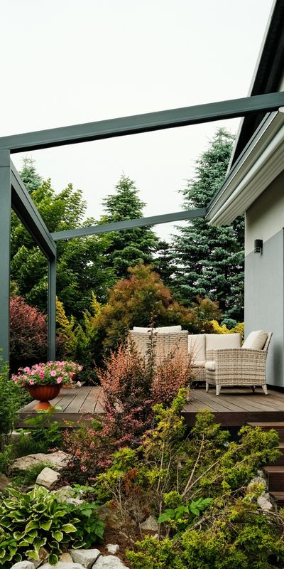 Veggmontert pergola med uttrekkbar takduk