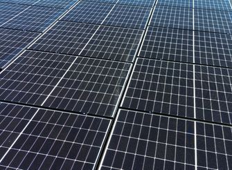 Solcellepanel på hus